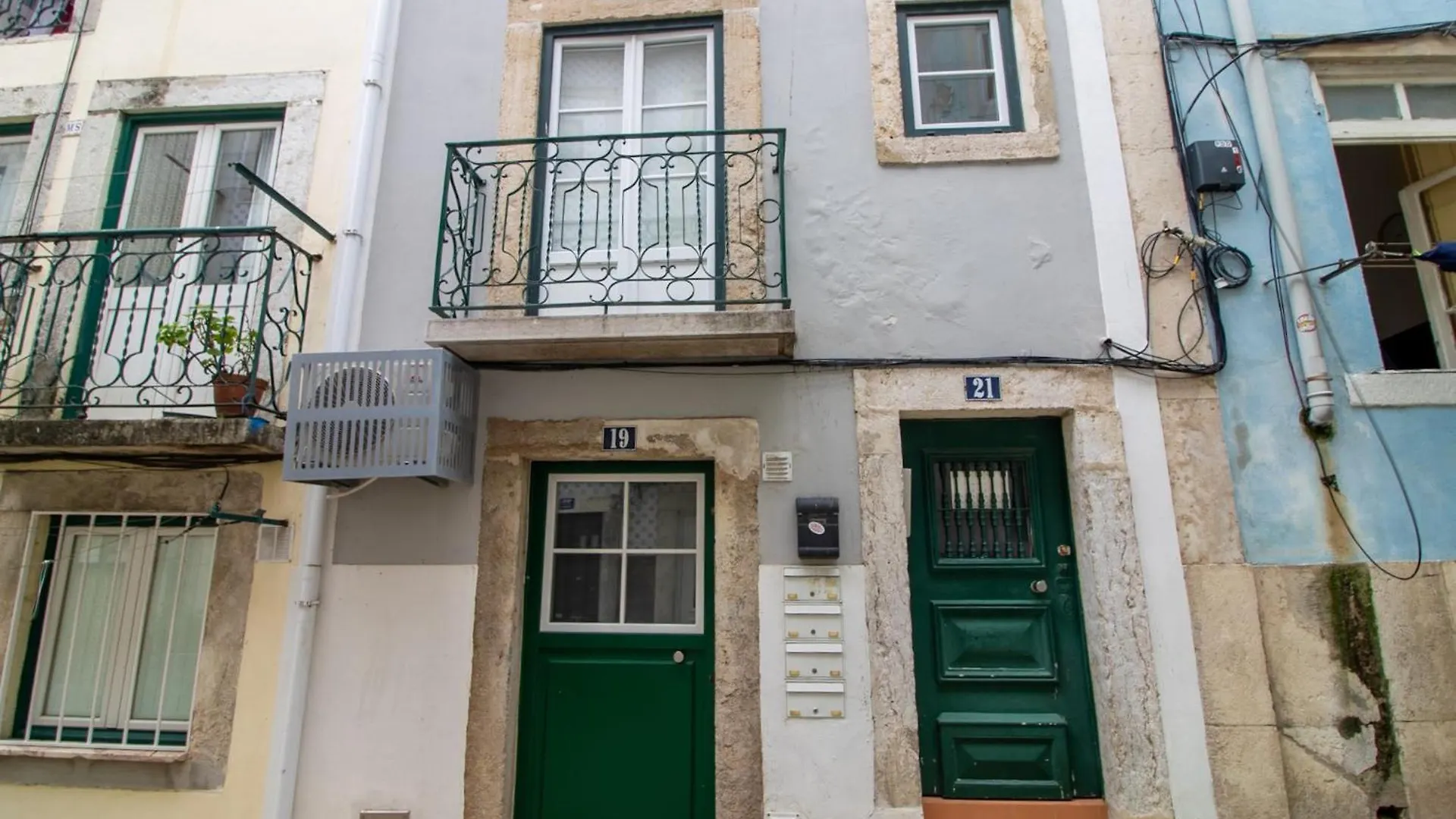 Cosy Retreat In Madragoa -Lisbon Apartment 0*, Lisbon