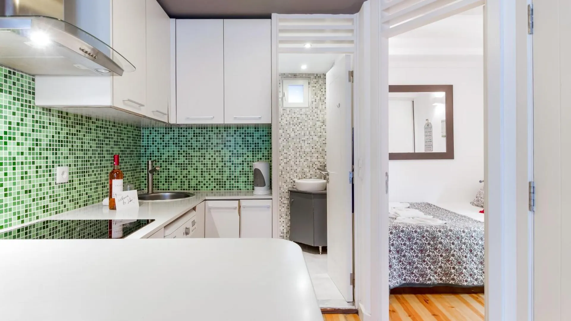 Cosy Retreat In Madragoa -Lisbon Apartment 0*, Lisbon