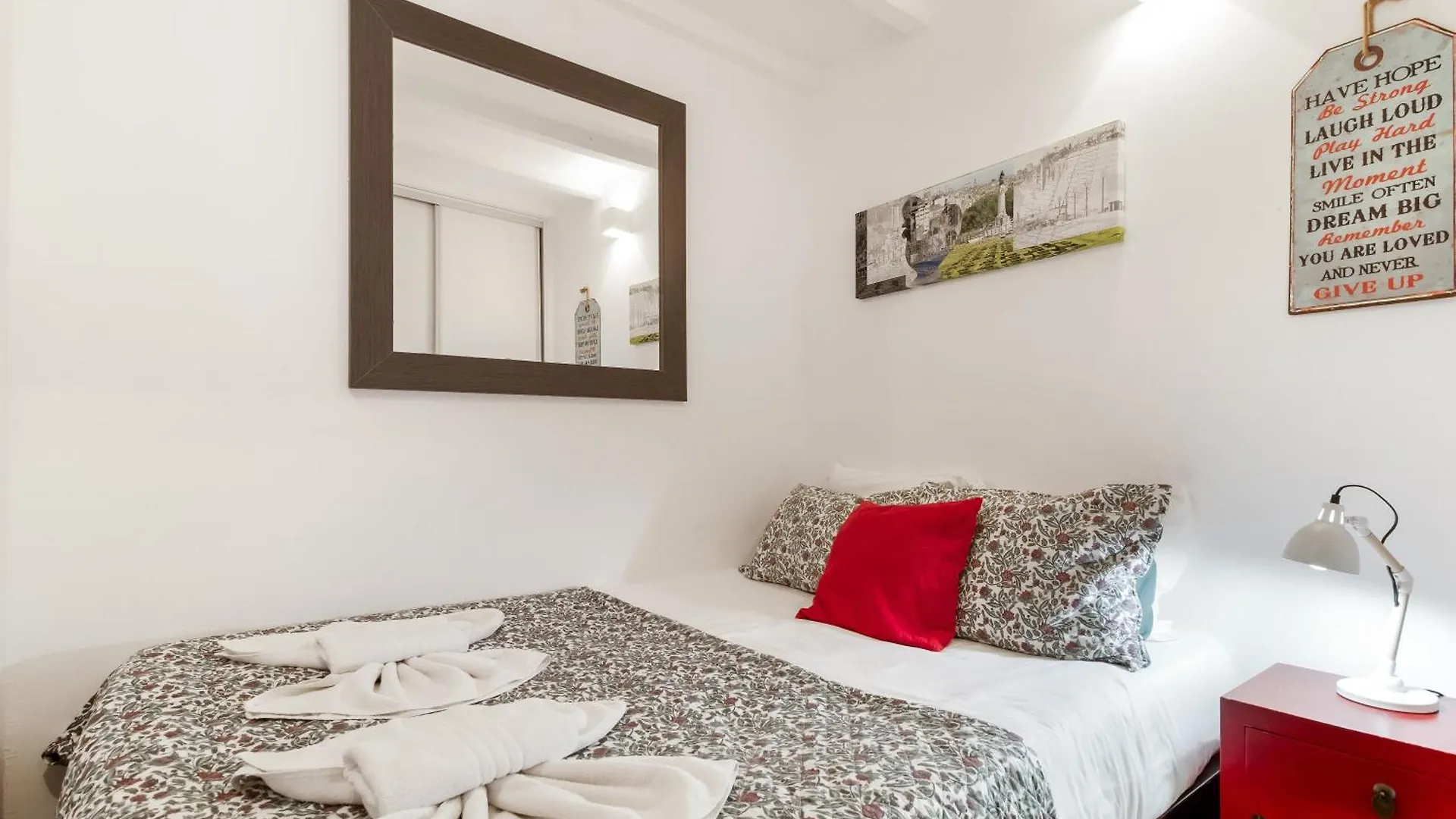 Cosy Retreat In Madragoa -Lisbon Apartment