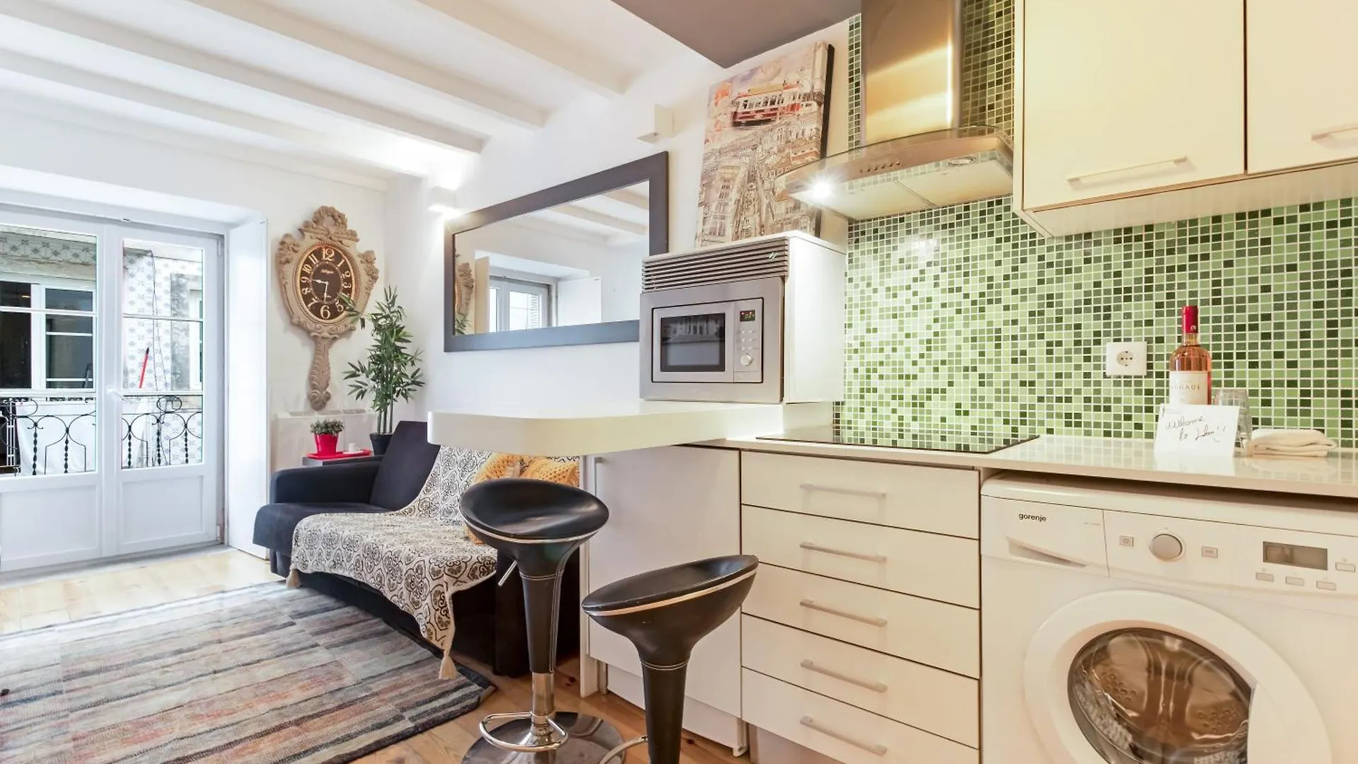 Cosy Retreat In Madragoa -Lisbon Apartment Portugal
